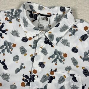 The North Face Shirt Mens XL White Cactus Print Short Sleeve Button Front